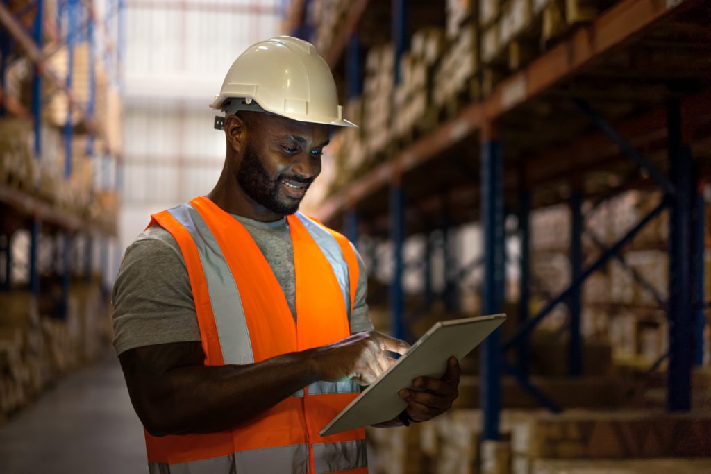 RFID-tags-for-inventory-tracking-warehouse-worker